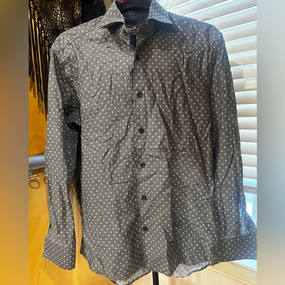 Men’s Bertigo button long sleeve shirt size Small￼